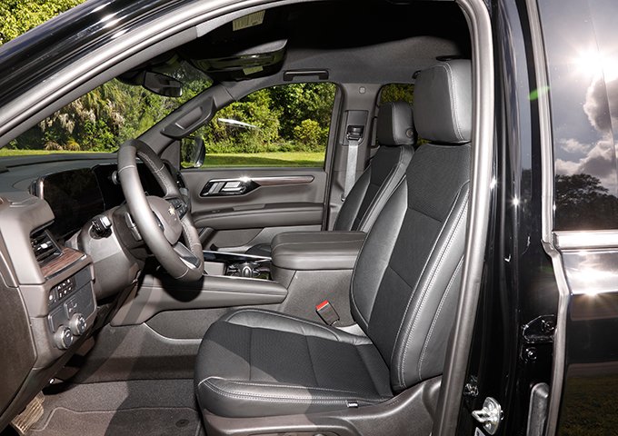 2025 Chevrolet Suburban LS - Photo 12