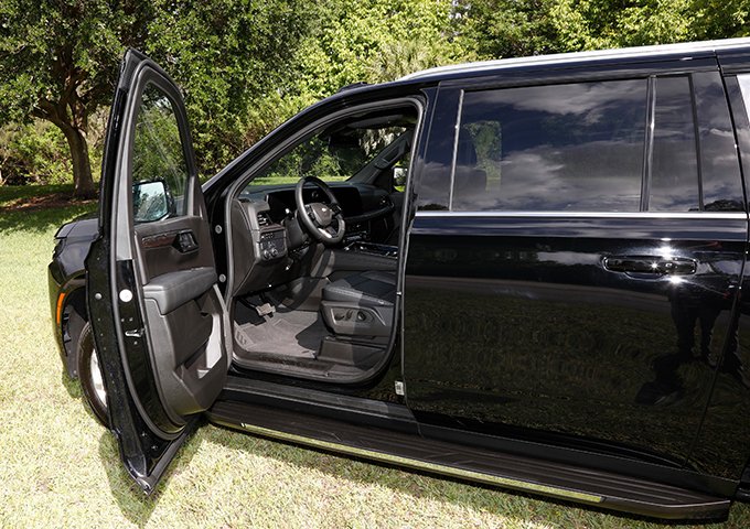 2025 Chevrolet Suburban LS - Photo 11