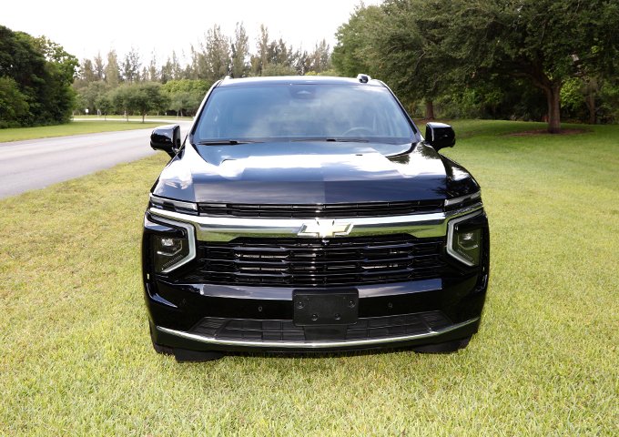 2025 Chevrolet Suburban LS - Photo 8