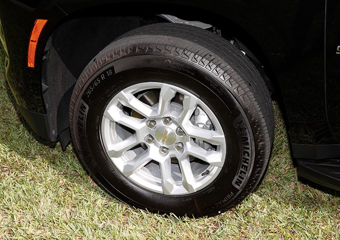 2025 Chevrolet Suburban LS - Photo 24