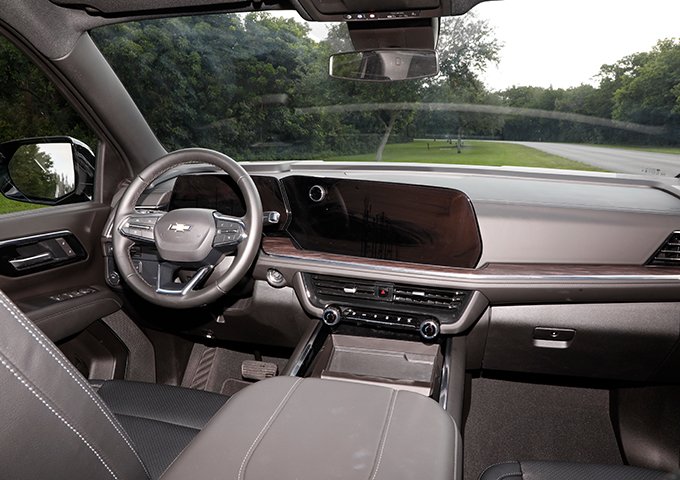 2025 Chevrolet Suburban LS - Photo 13