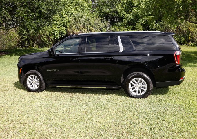 2025 Chevrolet Suburban LS - Photo 6