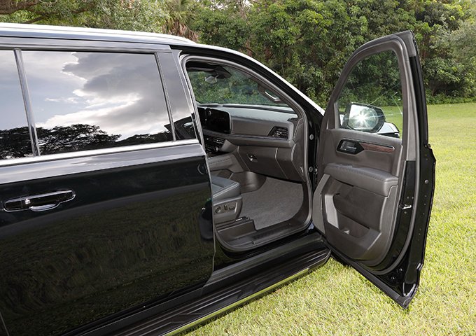2025 Chevrolet Suburban LS - Photo 16